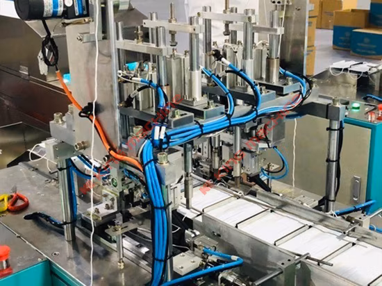 Машина для изготовления плоских заготовок медицинских одноразовых масок для лица